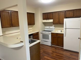 63 Glenwood Dr APT B, Bangor, ME 04401