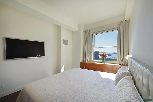 Sold by Akam Sales and Brokerage | media 3