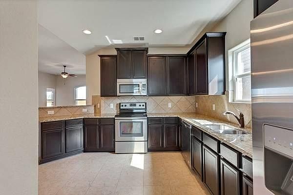 2nd image of 813 Oak Vly