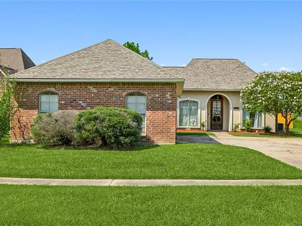 12423 Fawnwood Dr, Walker, LA 70785