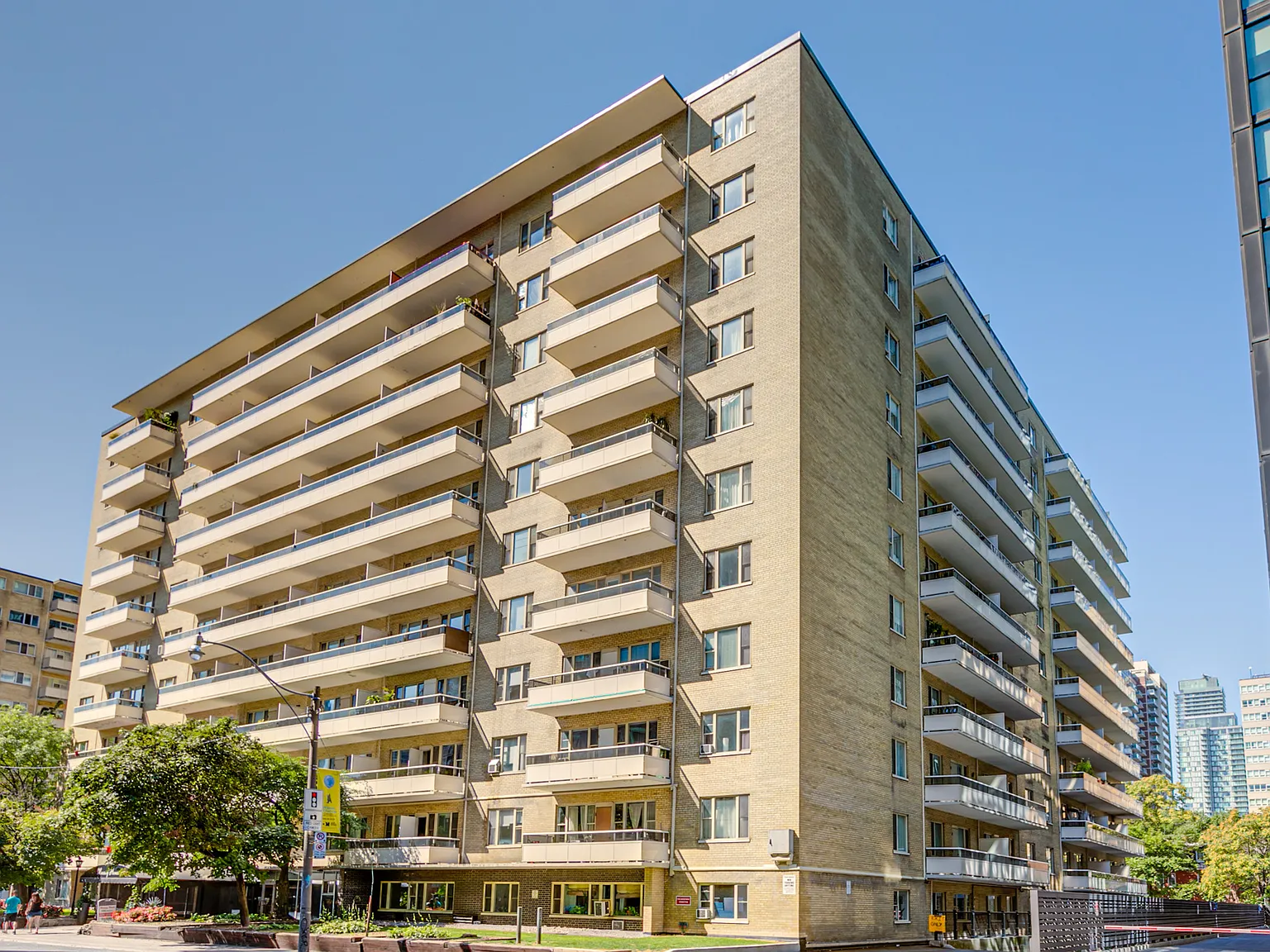 550 Jarvis St — Photo 3