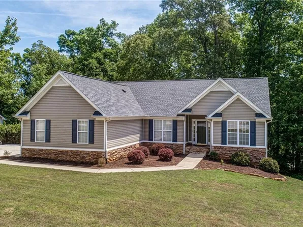 69 Mitchell Dr, Hiram, GA 30141