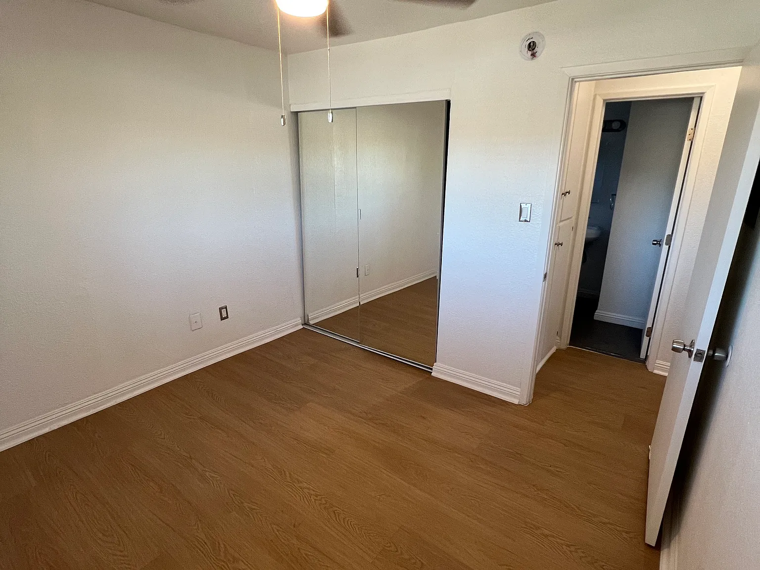2 bed, 800 sqft, $2,095 — Photo 2