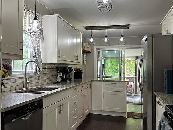 4th image of 925 Dunwich Dr
