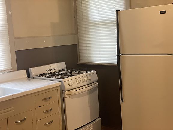 5th image of 43 Cotter Ave #1