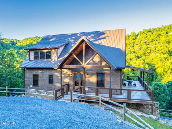 2446 Misty Shadows Dr, Sevierville, TN 37862