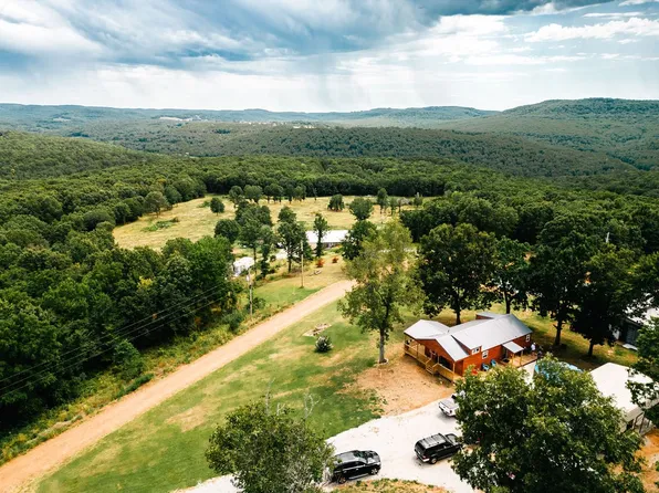 544 Madison St #5232, Huntsville, AR 72740