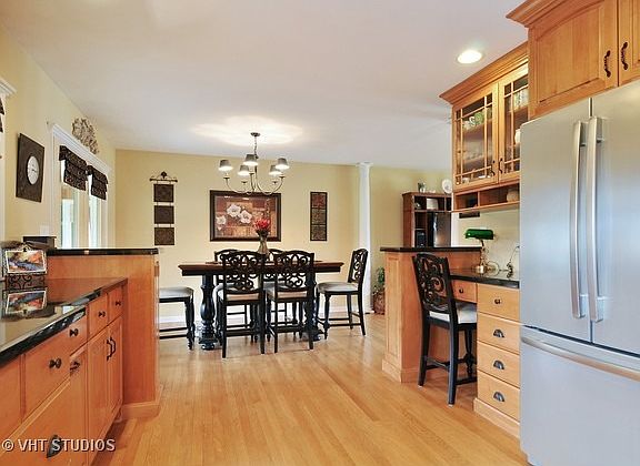 4th image of 28W117 Hillview Dr