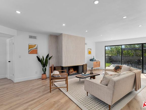 3rd image of 923 Larker Ave