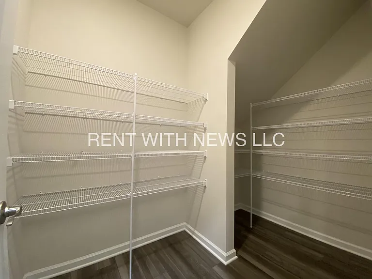 797 Riguard Way — Photo 23