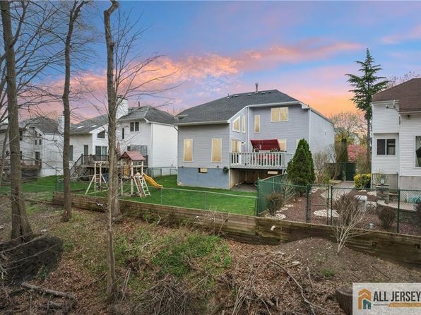 15 Pemberton Dr, Matawan, NJ 07747