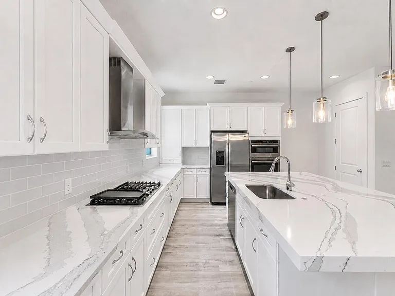 12546 Gross Pointe Dr — Photo 3