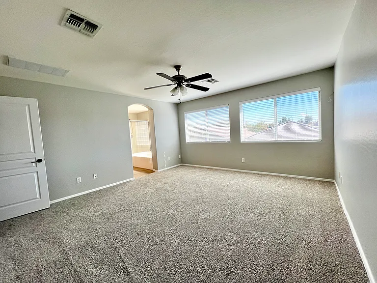 11613 W Jackson St — Photo 9