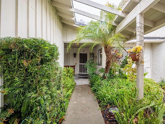 3rd image of 2605 Northshore Ln