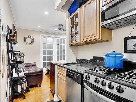 3rd image of 120 Christopher St APT 9