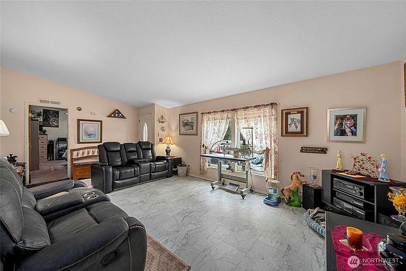 5th image of 13320 176th Avenue NW