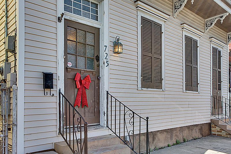 1st image of 725 Bartholomew St