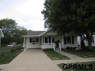 505 Broad St, Jansen, NE 68377