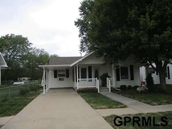 505 Broad St, Jansen, NE 68377