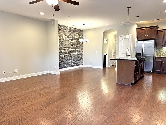 5th image of 207 Bixby Private Ln