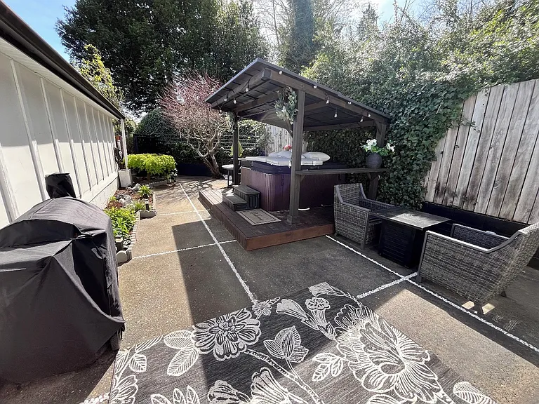 1398 Oregon Ave — Photo 8