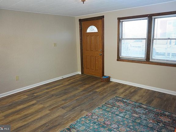 4th image of 7956 Eastdale Rd