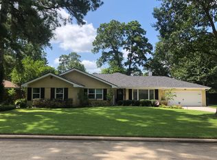 10211 Raritan Dr, Houston, TX 77043