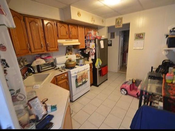 2nd image of 3247 Ampere Ave