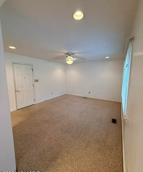 236 Manchester Rd — Photo 12