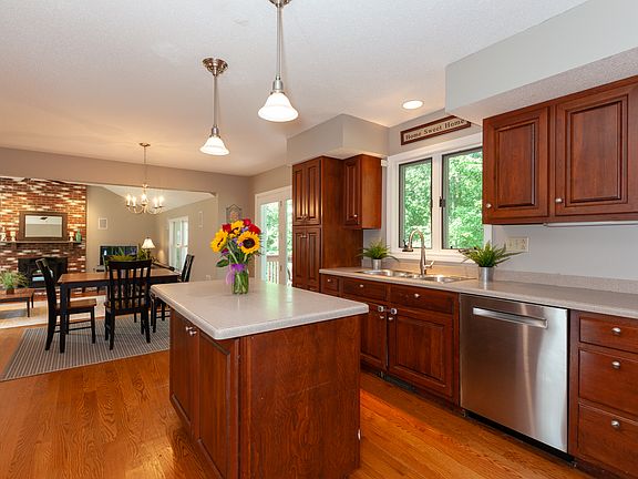 5th image of 20 Whitewood Dr