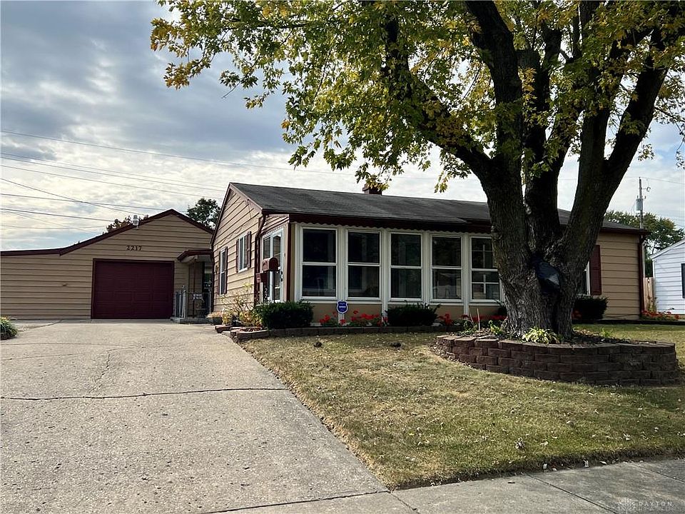2nd image of 2217 Memorial Dr