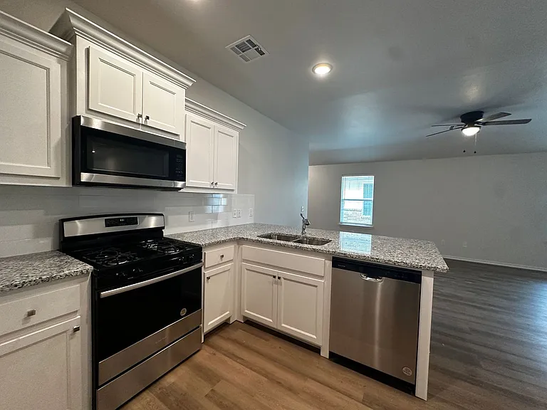 3715 Franks Way — Photo 7