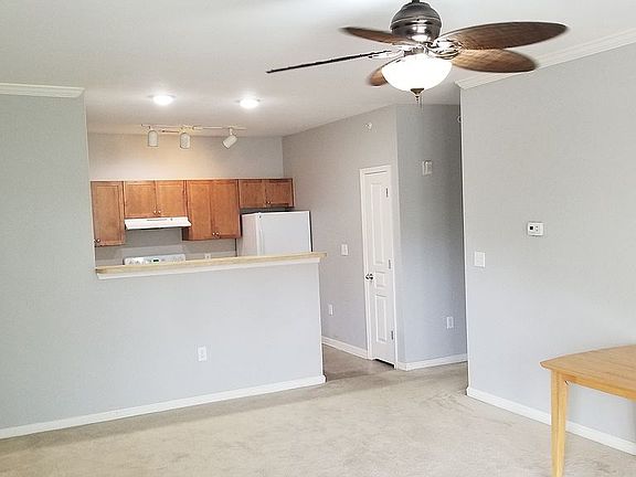 2nd image of 400 Bucksley Ln Unit 304