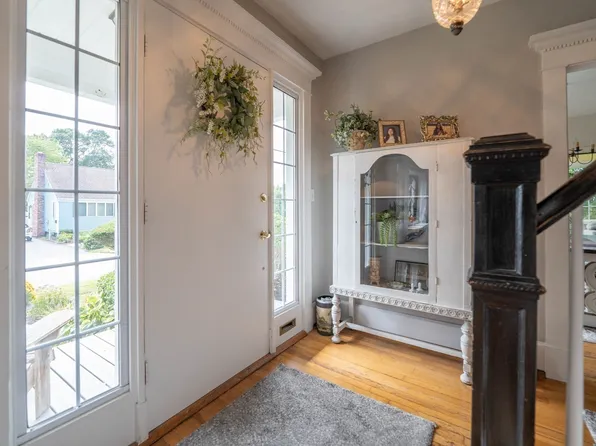 55 Akin St, Fairhaven, MA 02719
