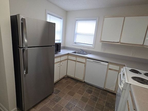 3rd image of 1120-202 Carlton Ave