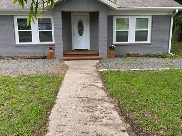 417 S Runnels St, De Kalb, TX 75559