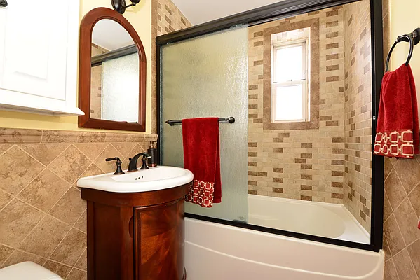 Sold by Keystone Realty USA Corp | media 44