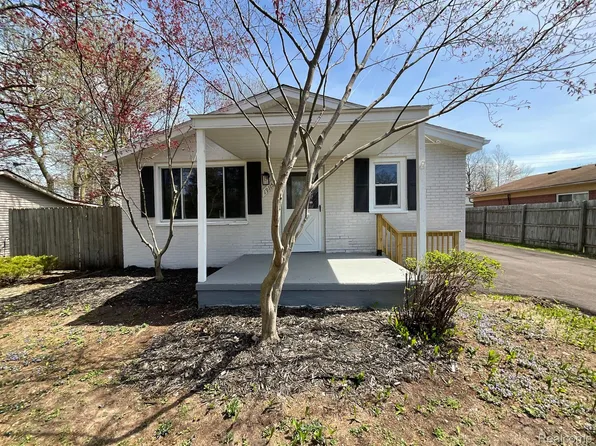 19115 Buck Ave, Brownstown, MI 48174