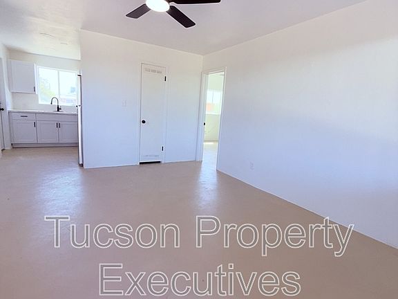 3rd image of 814 N Alvernon Way APT A