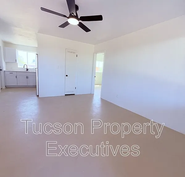 814 N Alvernon Way #A — Photo 3