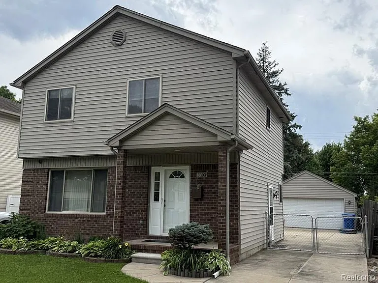 8303 Lenore St — Photo 1