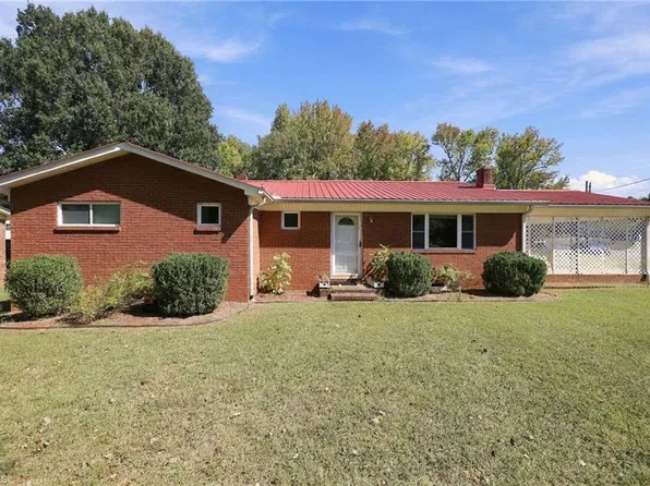 741 Kennedy Rd, Thomasville, NC 27360