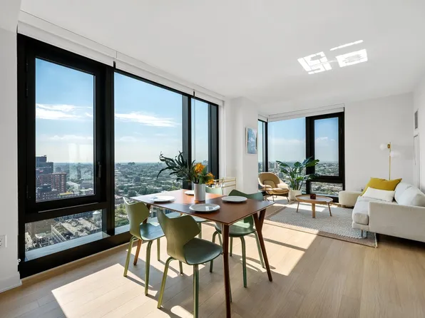 18 Sixth Avenue image 1 of 36