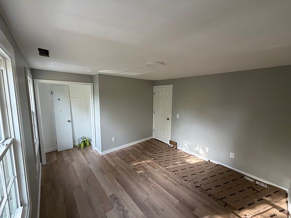 4th image of 615 Maple Ave #W