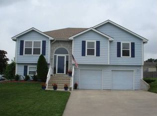 833 N Michigan Cir, Lawrence, KS 66044