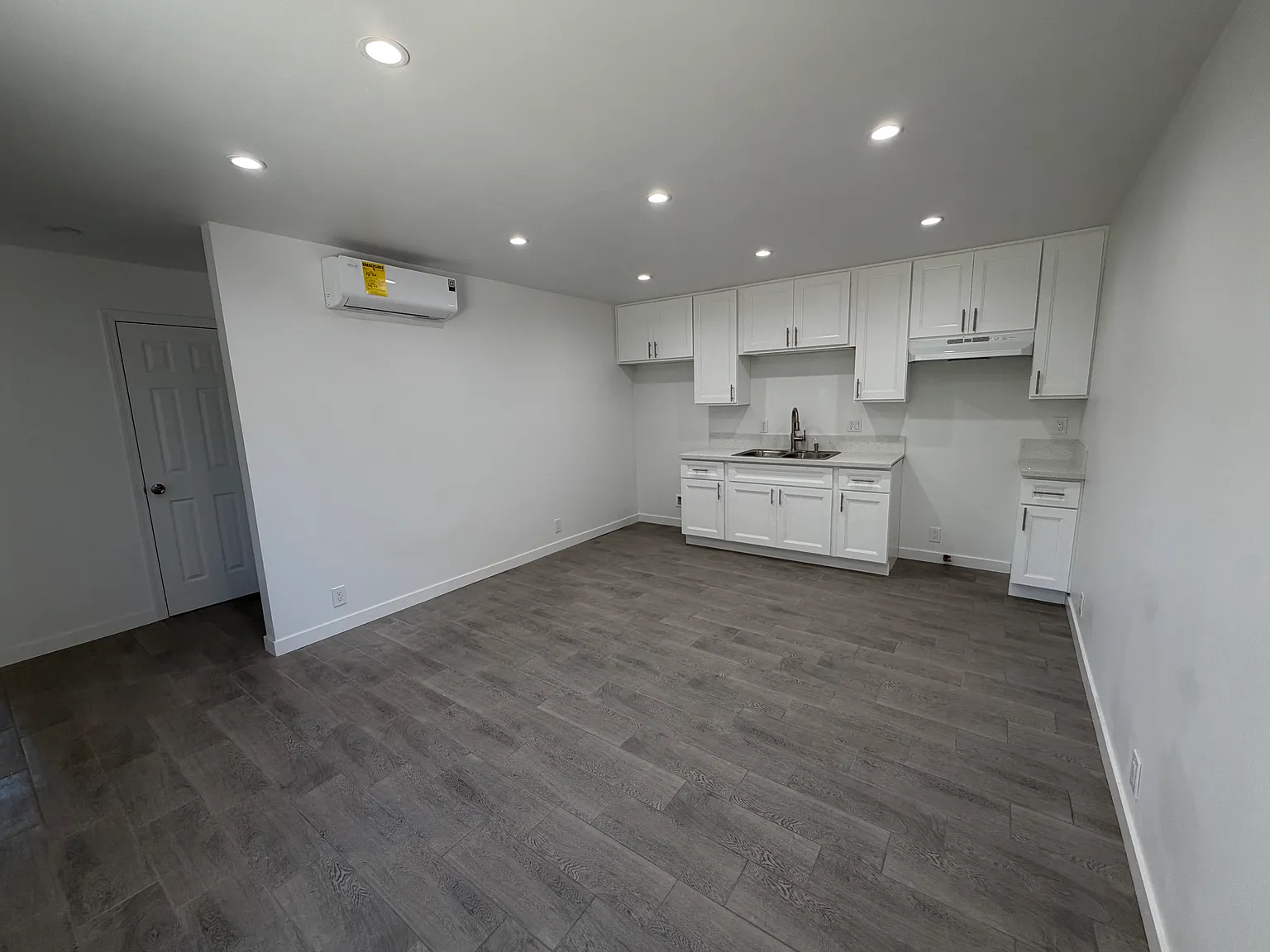 3910 Cedar Ave — Photo 4