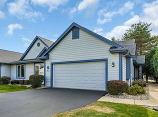904 Bay View Cir #66, Mukwonago, WI 53149