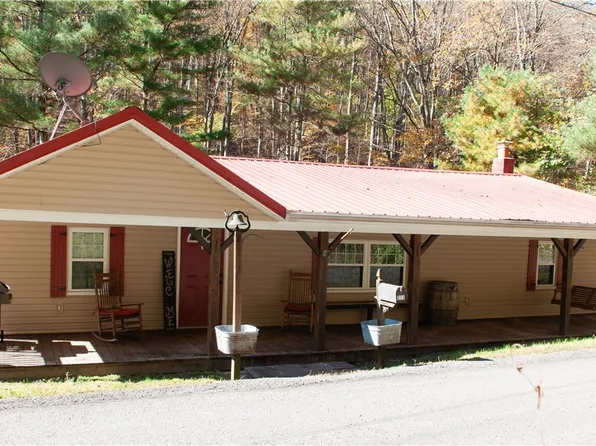 211 Hobbs Run Rd, Mount Morris, PA 15349