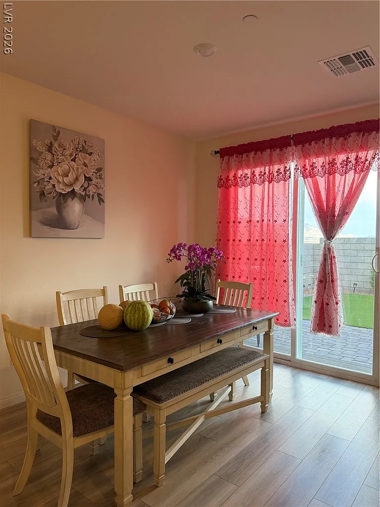 3 bed, 2.5 bath, 1590 sqft, $2,100 — Photo 4