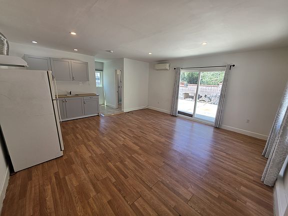 5th image of 10533 Nassau Ave